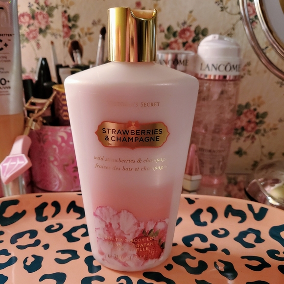 Victoria's secret RARE strawberries and champagne